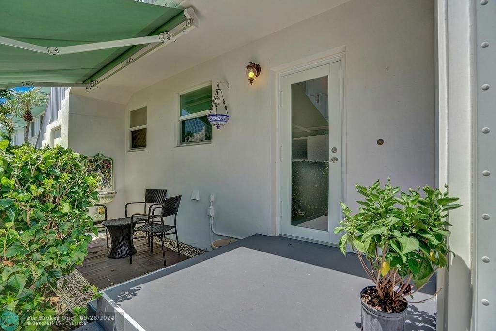 Active With Contract: $3,750 (2 beds, 2 baths, 1140 Square Feet)