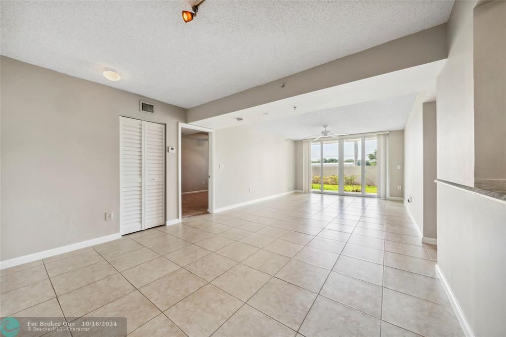 For Sale: $339,900 (2 beds, 2 baths, 1000 Square Feet)