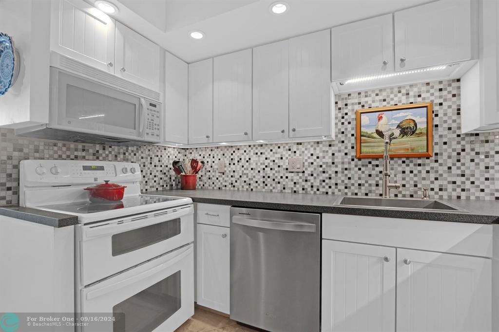 Active With Contract: $549,000 (2 beds, 2 baths, 1920 Square Feet)