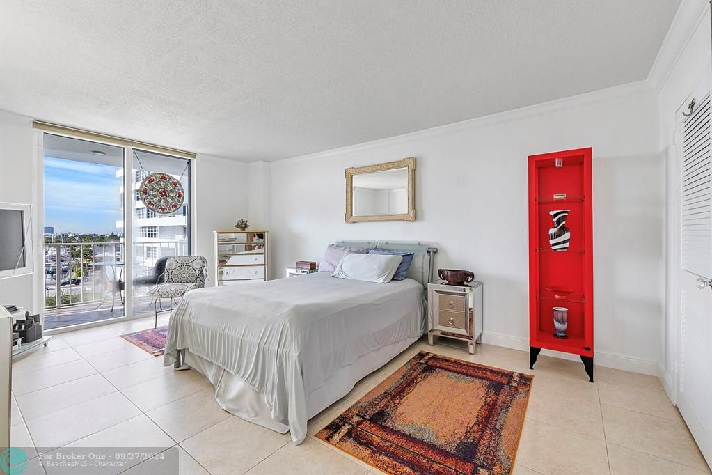 For Sale: $589,000 (2 beds, 2 baths, 1920 Square Feet)