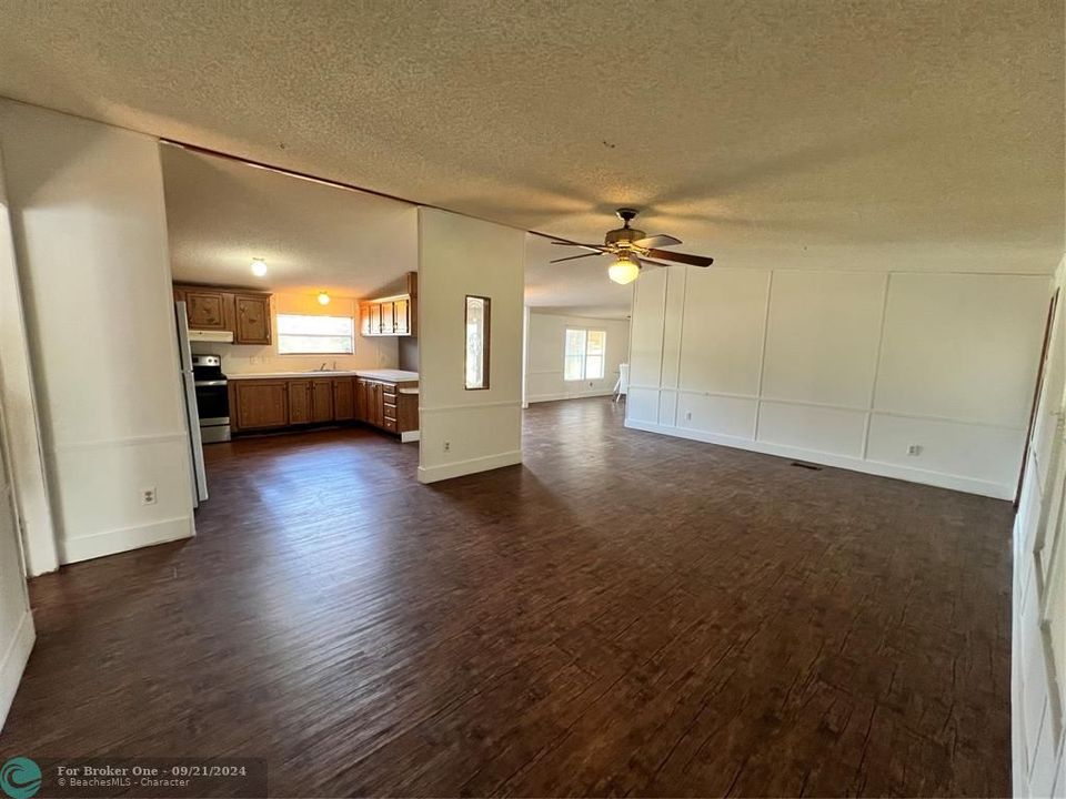 For Sale: $299,900 (4 beds, 3 baths, 1782 Square Feet)