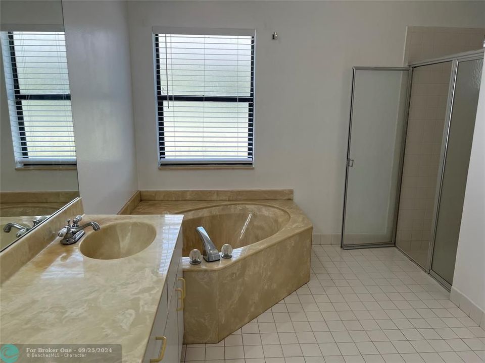 Active With Contract: $3,450 (3 beds, 2 baths, 1686 Square Feet)