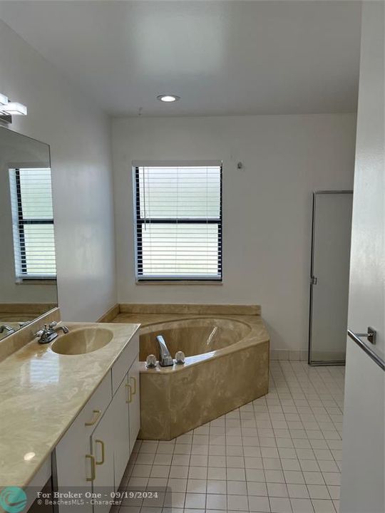 Active With Contract: $3,450 (3 beds, 2 baths, 1686 Square Feet)