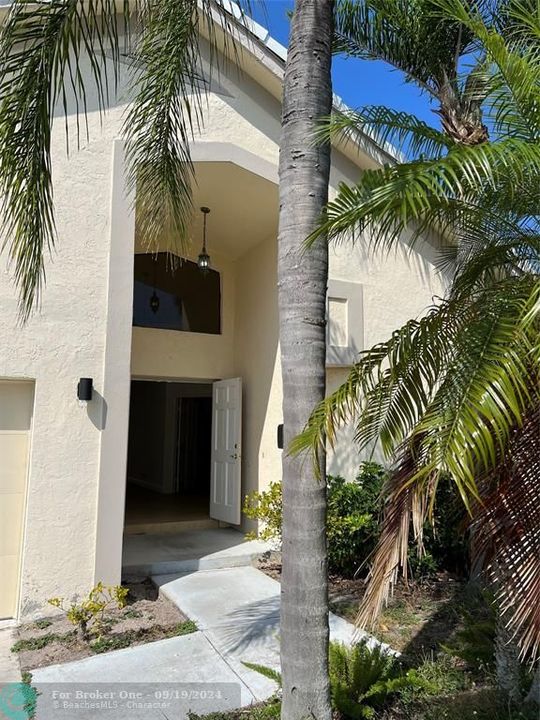 Active With Contract: $3,450 (3 beds, 2 baths, 1686 Square Feet)