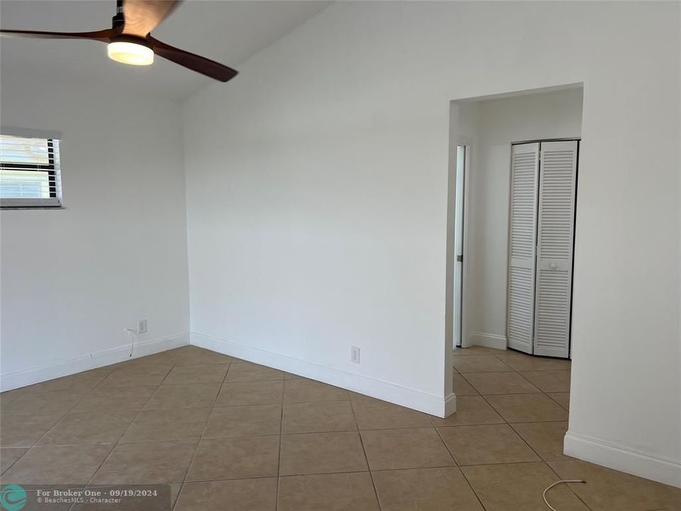 Active With Contract: $3,450 (3 beds, 2 baths, 1686 Square Feet)