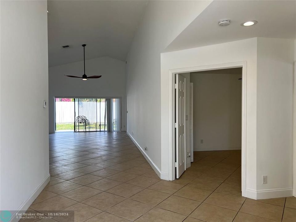 Active With Contract: $3,450 (3 beds, 2 baths, 1686 Square Feet)