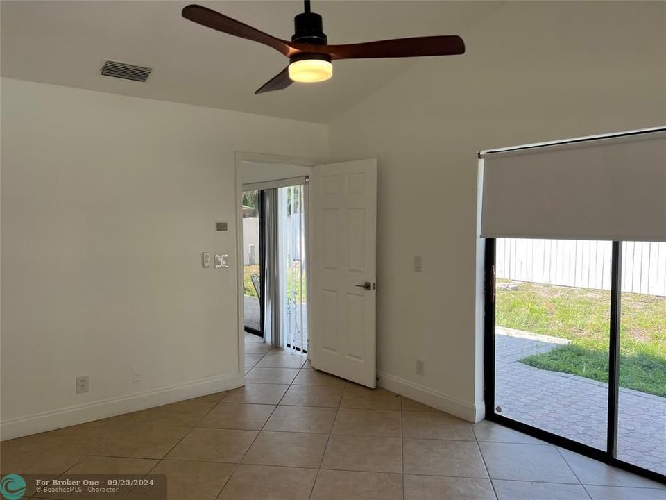 Active With Contract: $3,450 (3 beds, 2 baths, 1686 Square Feet)