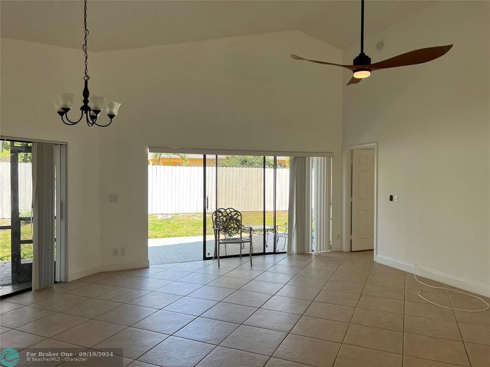 Active With Contract: $3,450 (3 beds, 2 baths, 1686 Square Feet)