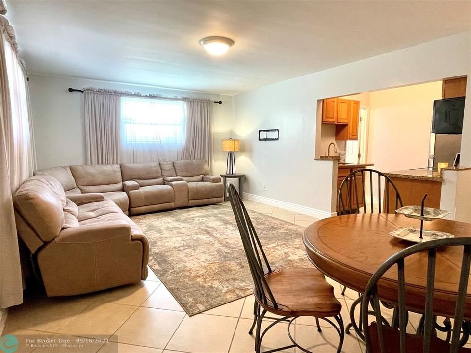 For Sale: $1,850 (1 beds, 1 baths, 500 Square Feet)