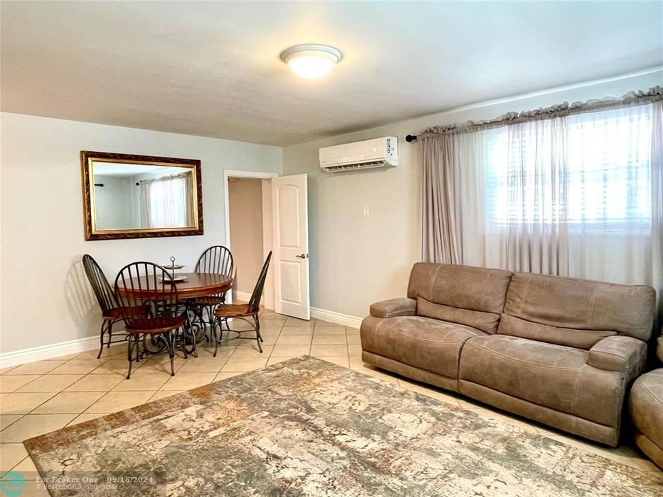 For Sale: $1,850 (1 beds, 1 baths, 500 Square Feet)