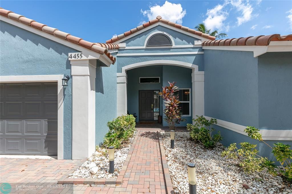 For Sale: $699,990 (4 beds, 2 baths, 2005 Square Feet)