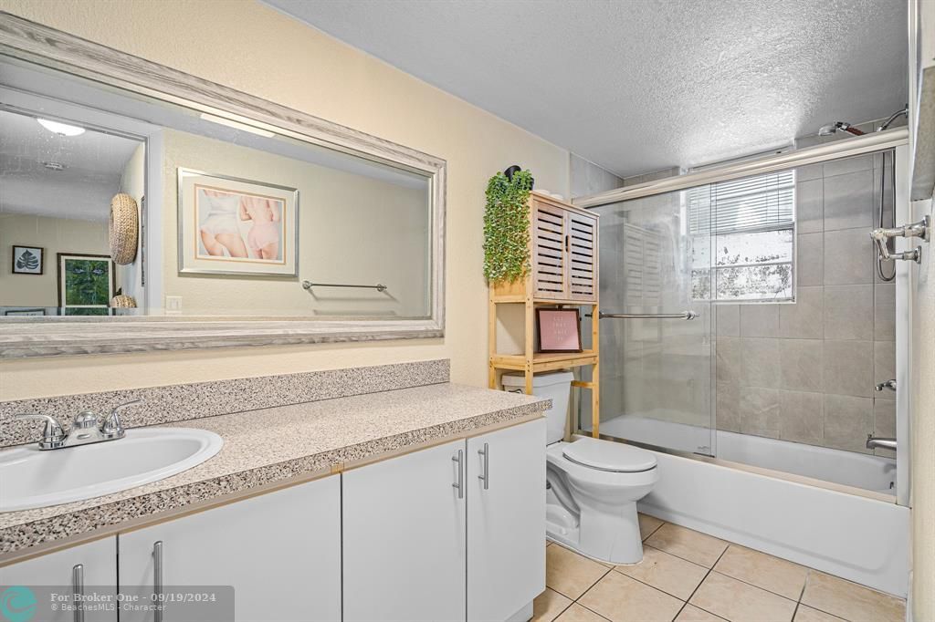 For Sale: $198,000 (1 beds, 1 baths, 664 Square Feet)