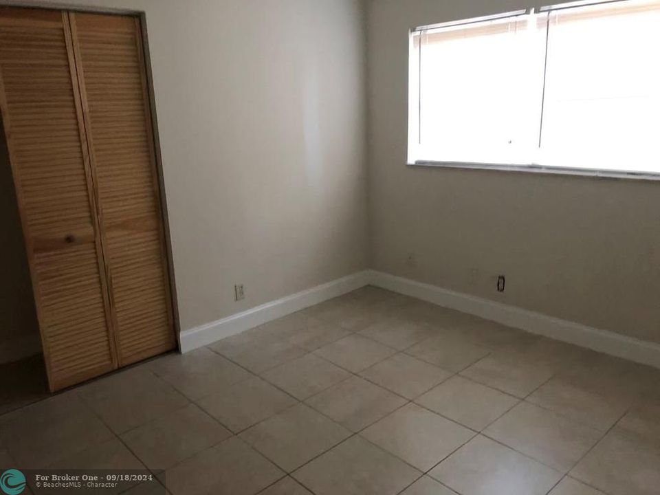 Active With Contract: $1,800 (3 beds, 2 baths, 1167 Square Feet)