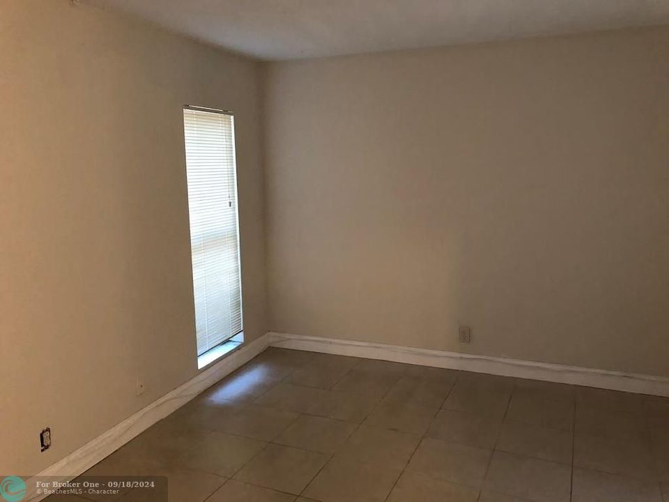 Active With Contract: $1,800 (3 beds, 2 baths, 1167 Square Feet)