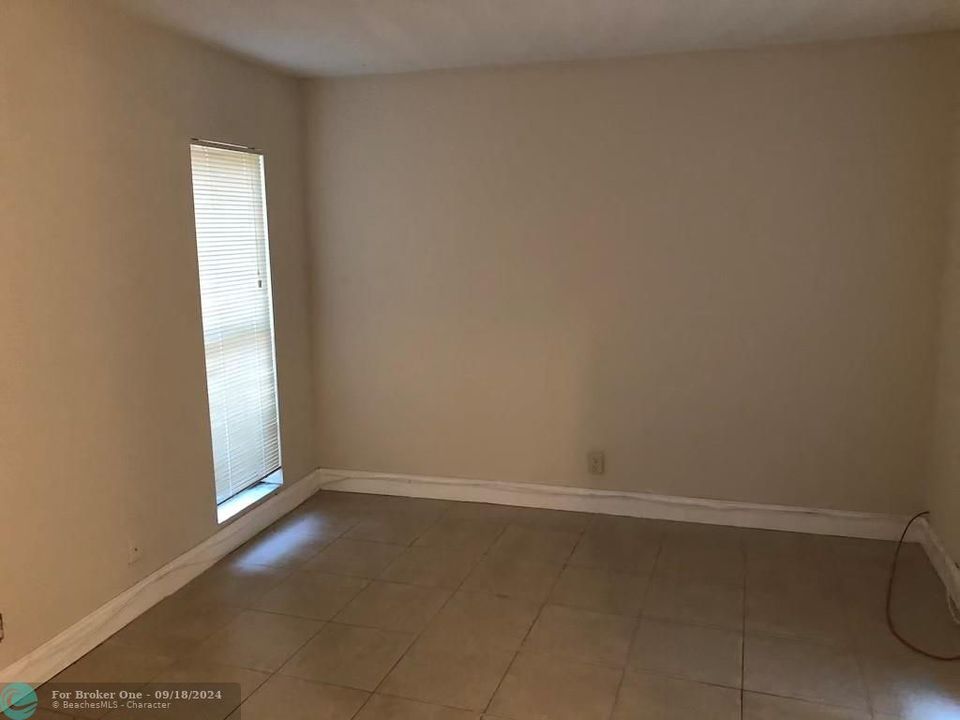 Active With Contract: $1,800 (3 beds, 2 baths, 1167 Square Feet)