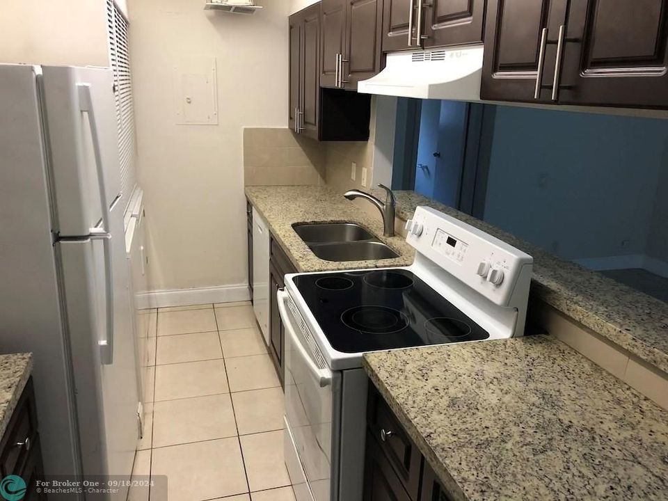 Active With Contract: $1,800 (3 beds, 2 baths, 1167 Square Feet)