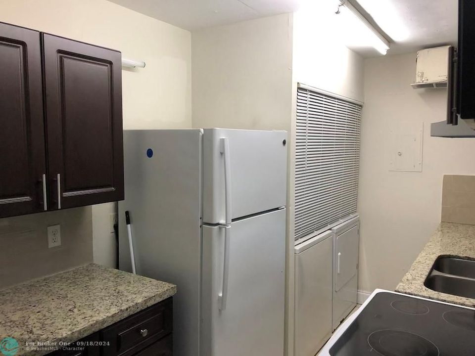 Active With Contract: $1,800 (3 beds, 2 baths, 1167 Square Feet)