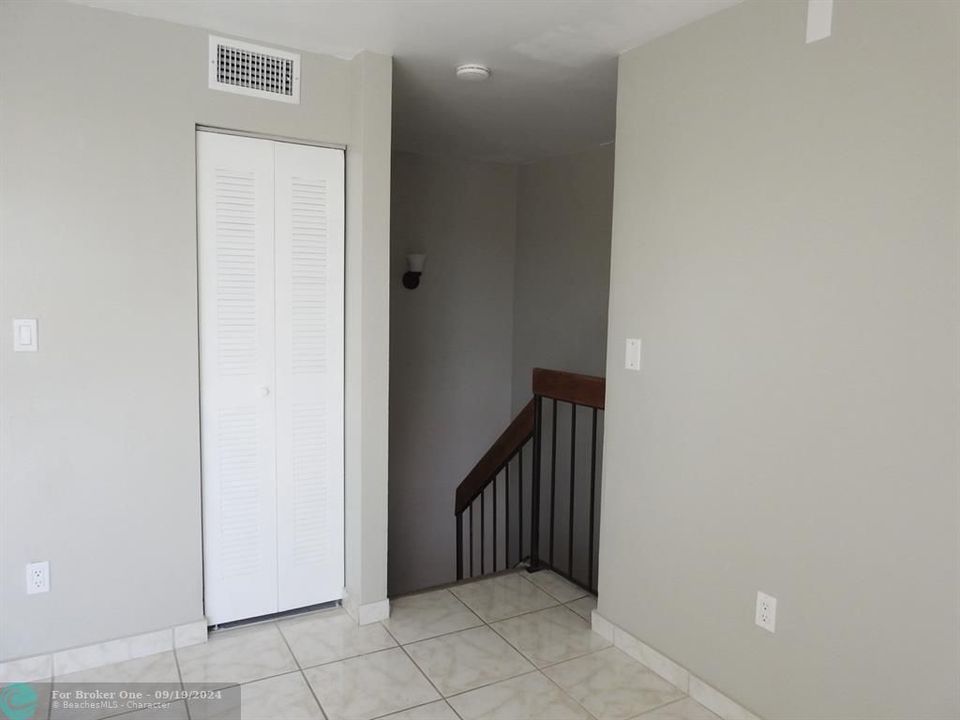 For Sale: $280,000 (1 beds, 2 baths, 800 Square Feet)