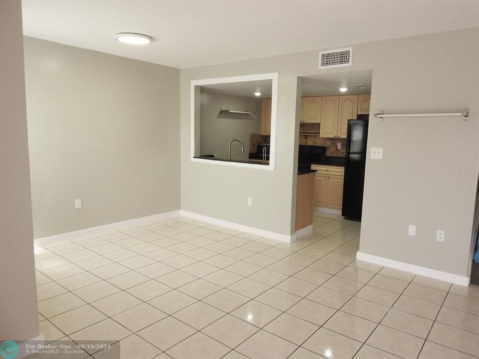 For Sale: $280,000 (1 beds, 2 baths, 800 Square Feet)