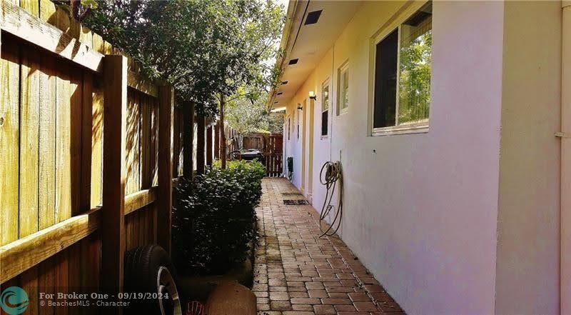 For Sale: $2,350 (2 beds, 1 baths, 1560 Square Feet)