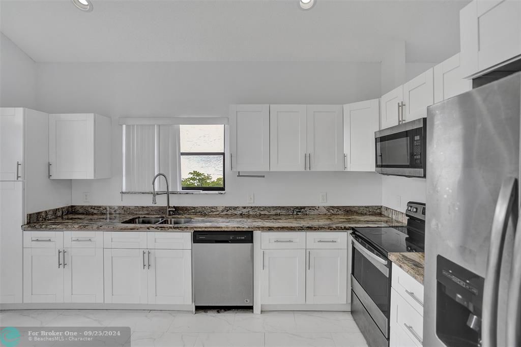 For Sale: $665,000 (4 beds, 2 baths, 1924 Square Feet)