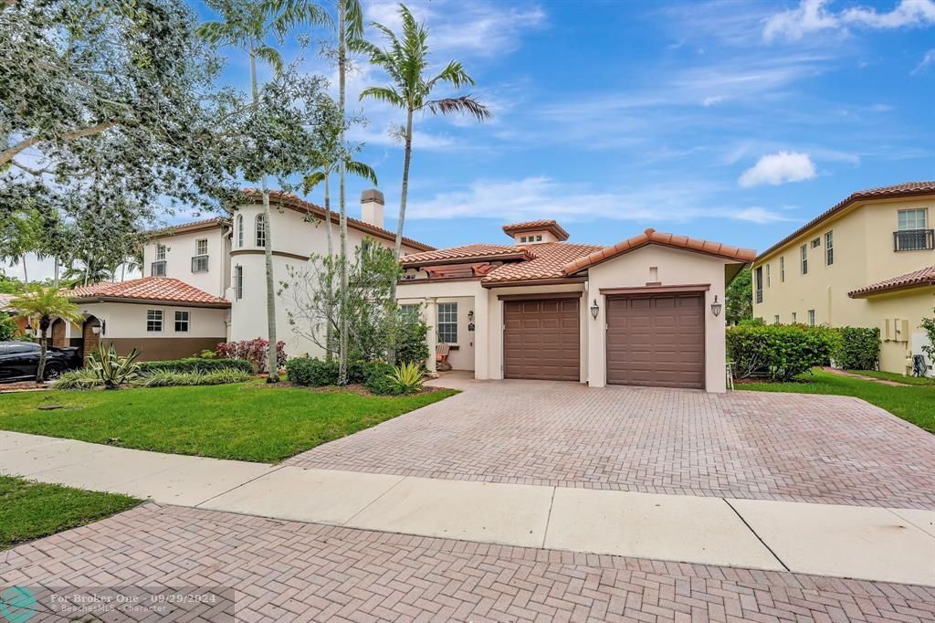 For Sale: $899,000 (4 beds, 3 baths, 2450 Square Feet)