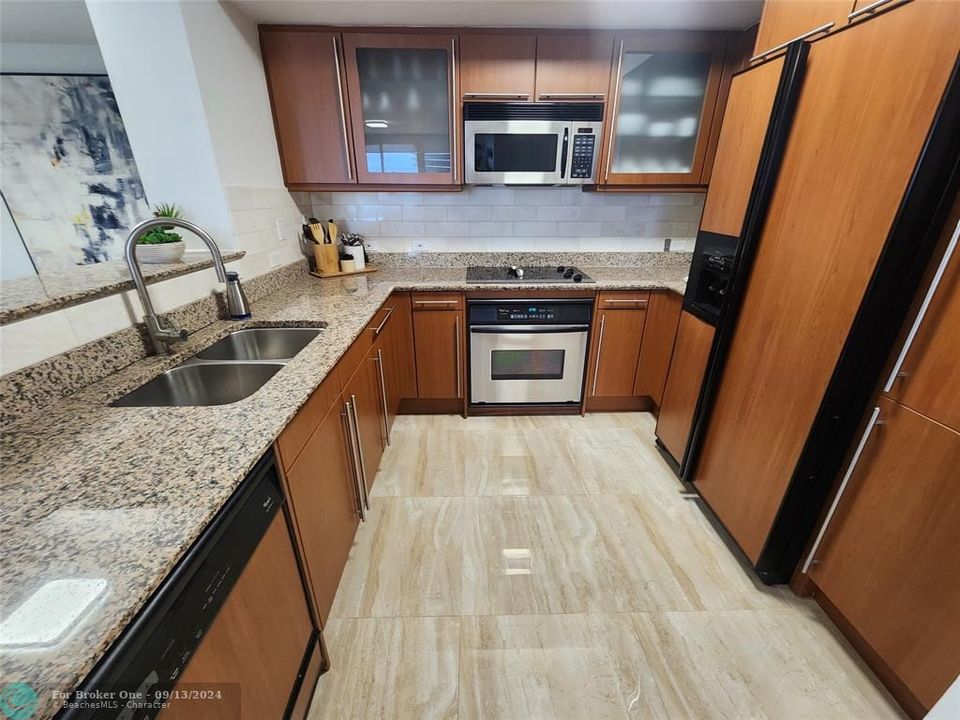 В аренду: $7,000 (2 спален, 2 ванн, 1343 Квадратных фут)