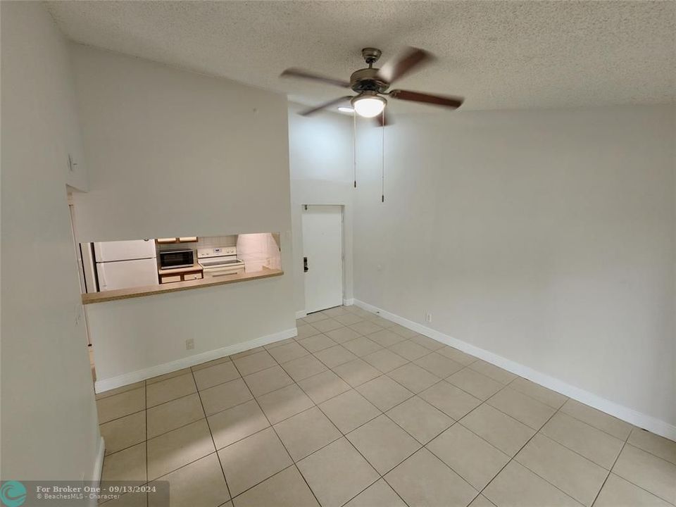 For Rent: $1,665 (1 beds, 1 baths, 690 Square Feet)