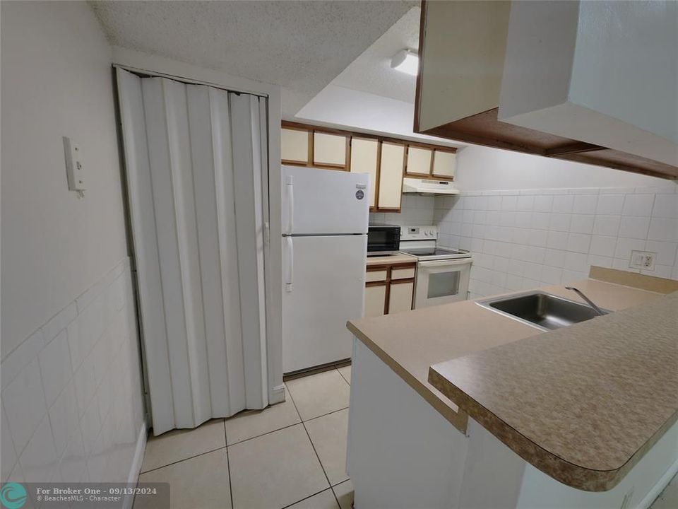 For Rent: $1,665 (1 beds, 1 baths, 690 Square Feet)