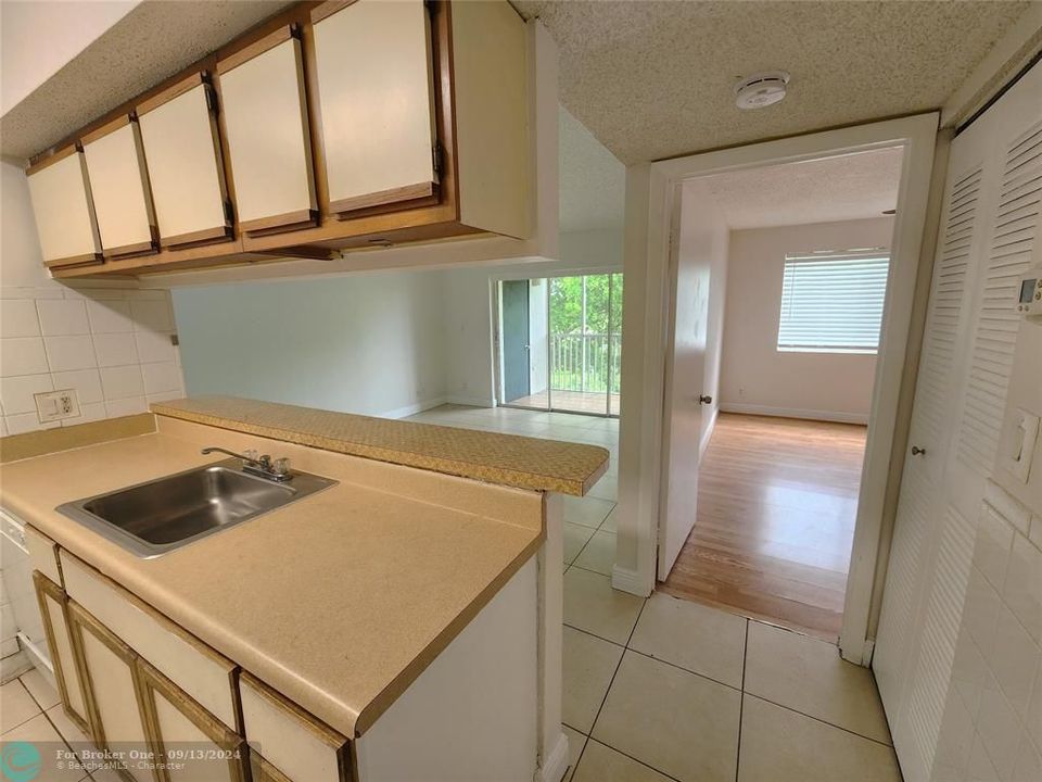 For Rent: $1,665 (1 beds, 1 baths, 690 Square Feet)