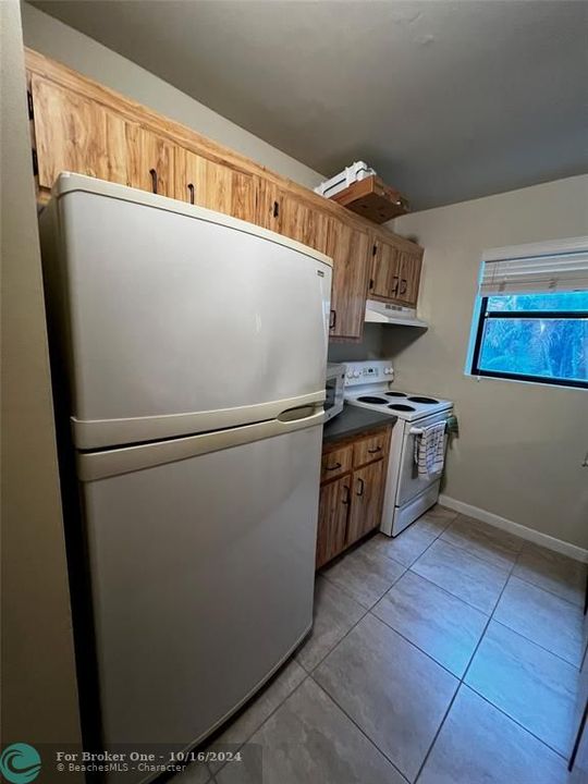 Active With Contract: $174,900 (1 beds, 1 baths, 550 Square Feet)