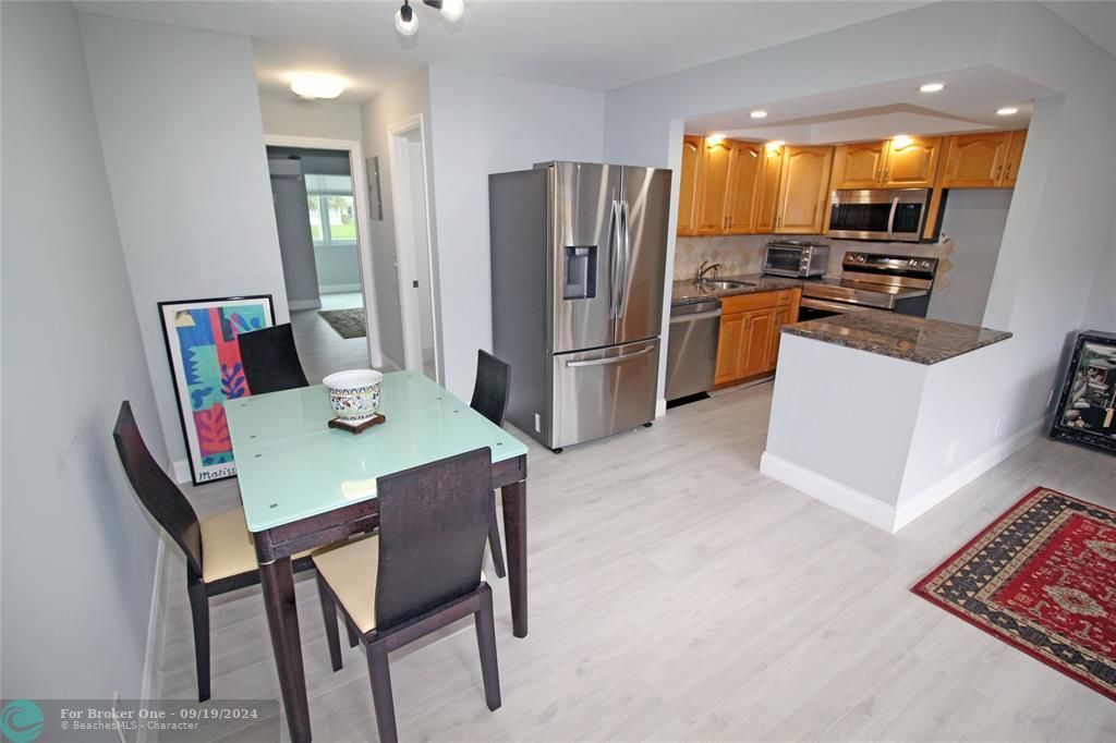 Active With Contract: $1,600 (1 beds, 1 baths, 774 Square Feet)