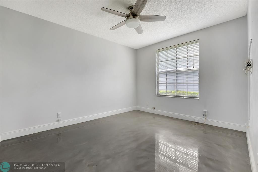 Active With Contract: $225,000 (2 beds, 1 baths, 865 Square Feet)