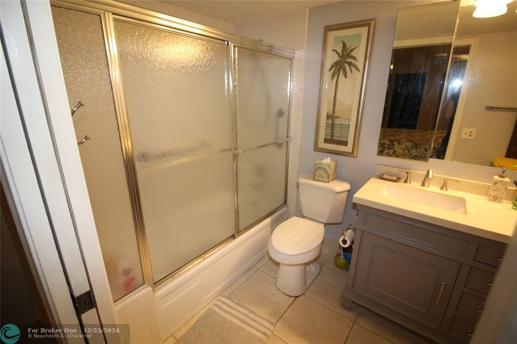 Active With Contract: $2,800 (2 beds, 2 baths, 1155 Square Feet)