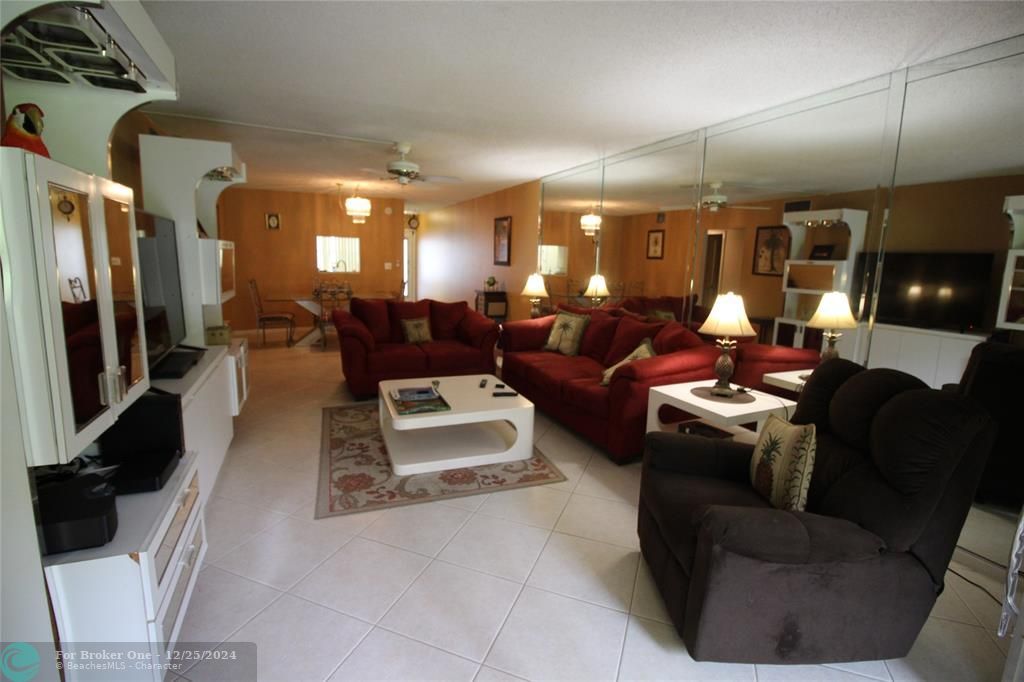 Active With Contract: $2,800 (2 beds, 2 baths, 1155 Square Feet)