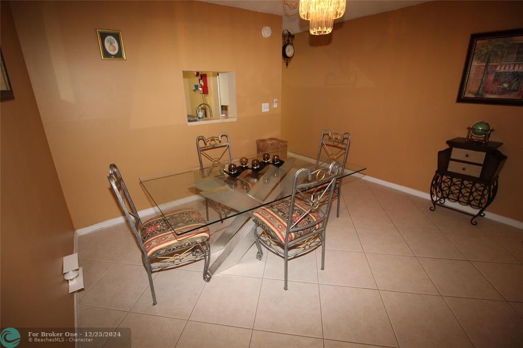 Active With Contract: $2,800 (2 beds, 2 baths, 1155 Square Feet)