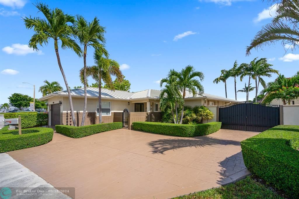 For Sale: $785,000 (3 beds, 2 baths, 1751 Square Feet)