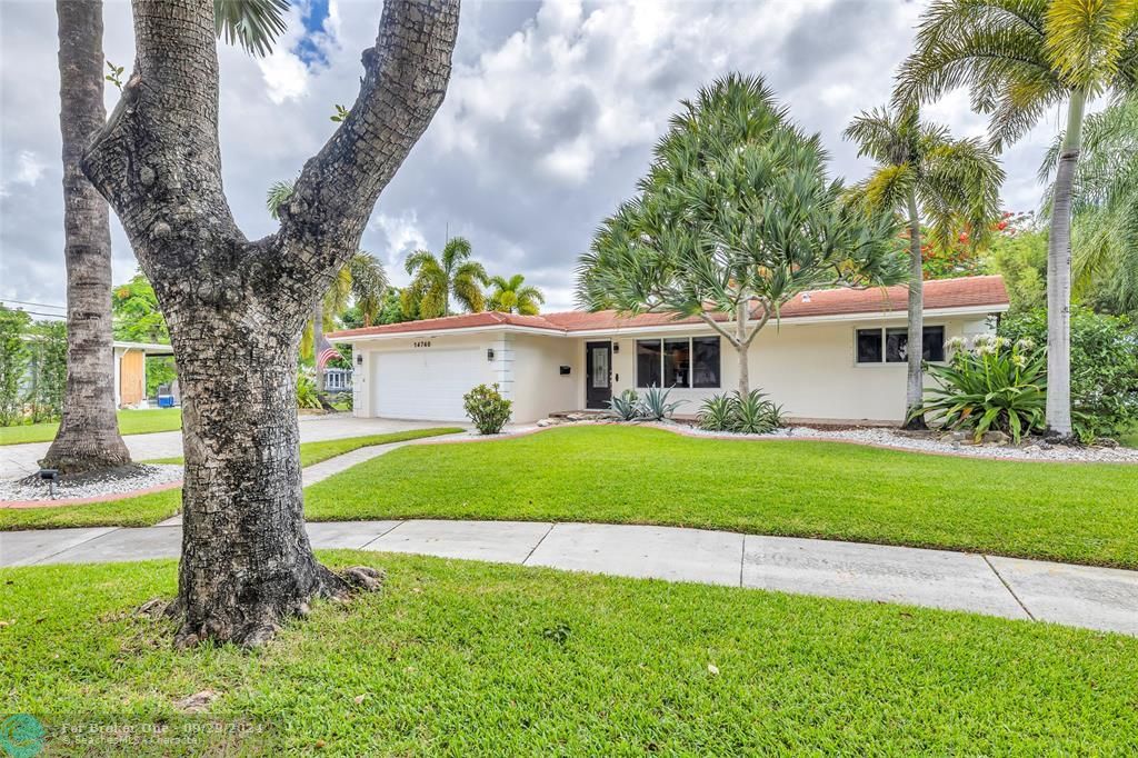 For Sale: $875,000 (3 beds, 2 baths, 1348 Square Feet)