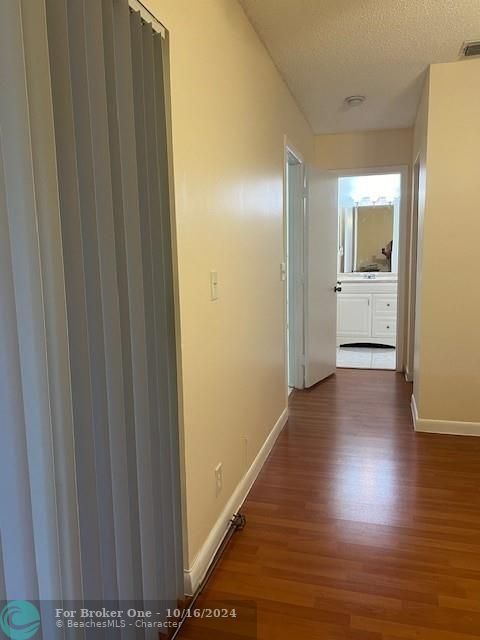 For Rent: $2,400 (2 beds, 2 baths, 1106 Square Feet)