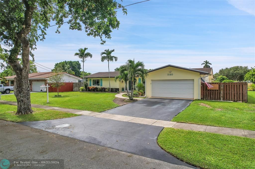 For Sale: $679,900 (3 beds, 2 baths, 1724 Square Feet)