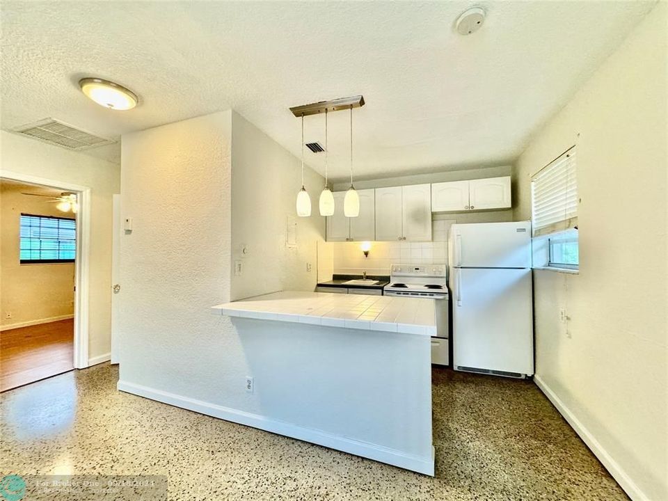 For Rent: $1,975 (2 beds, 1 baths, 607 Square Feet)