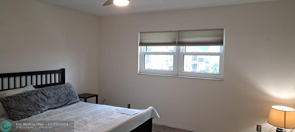 For Sale: $195,000 (1 beds, 1 baths, 800 Square Feet)