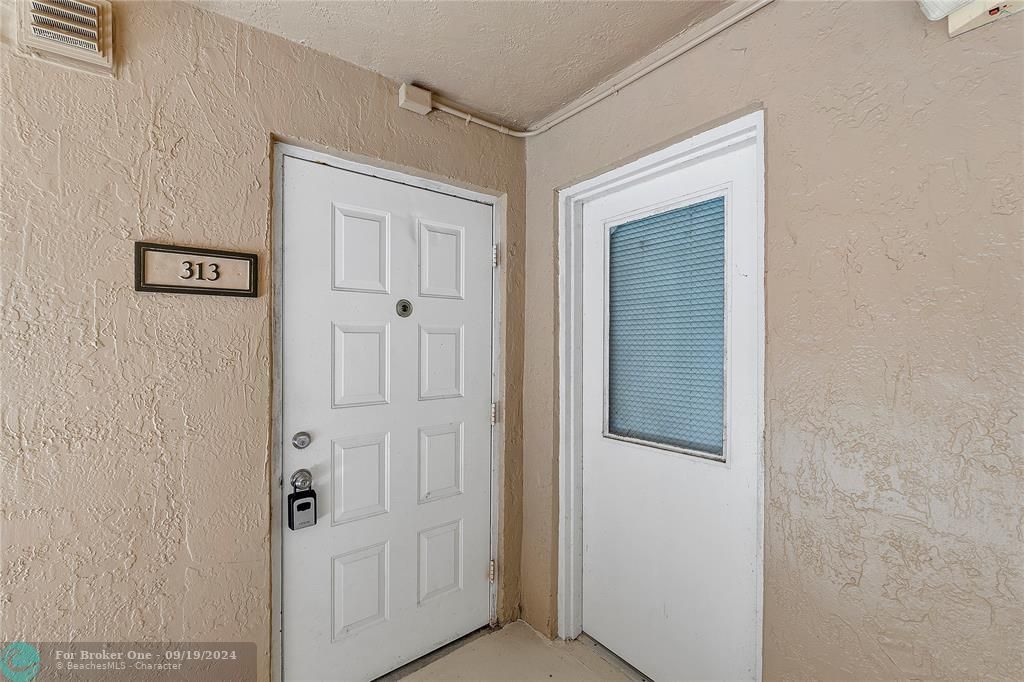 For Rent: $2,500 (2 beds, 2 baths, 850 Square Feet)