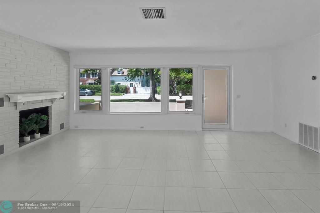 Active With Contract: $5,500 (3 beds, 2 baths, 1883 Square Feet)