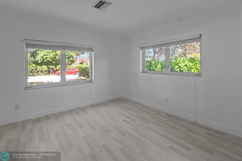 Active With Contract: $5,500 (3 beds, 2 baths, 1883 Square Feet)