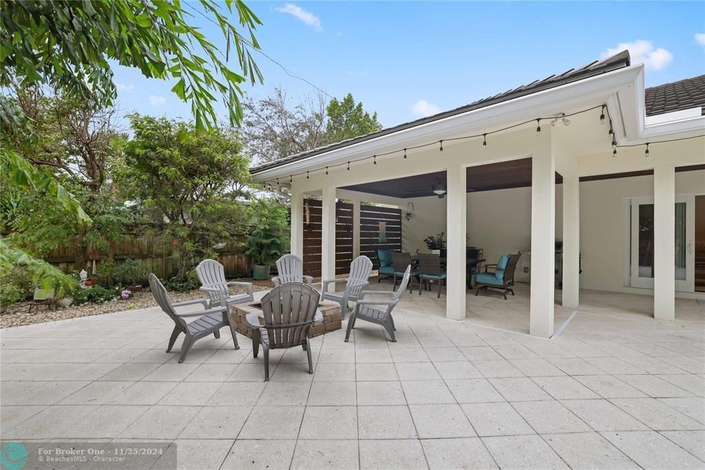 Active With Contract: $1,599,000 (3 beds, 2 baths, 2155 Square Feet)