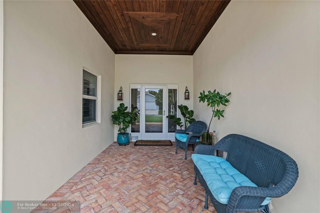 Active With Contract: $1,599,000 (3 beds, 2 baths, 2155 Square Feet)