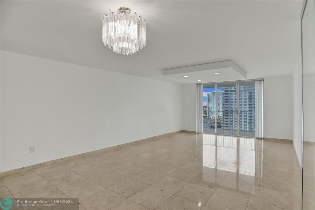 For Sale: $255,000 (1 beds, 1 baths, 1066 Square Feet)