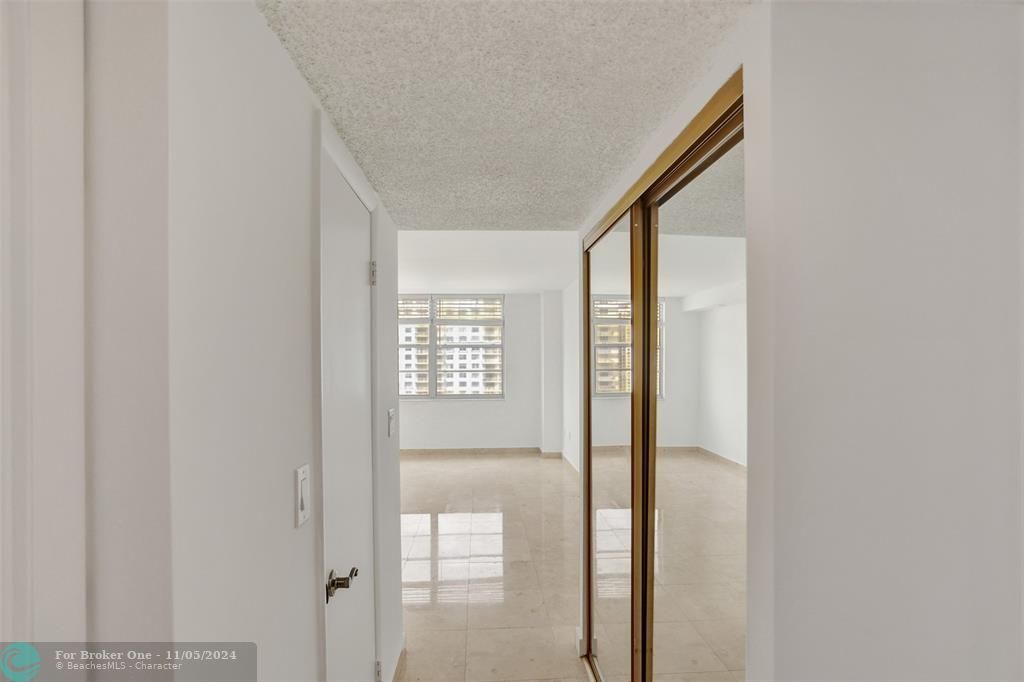 For Sale: $255,000 (1 beds, 1 baths, 1066 Square Feet)