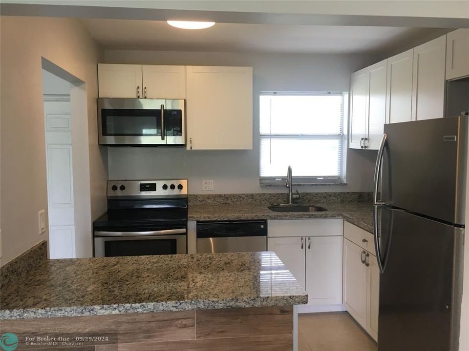 Active With Contract: $2,150 (2 beds, 2 baths, 808 Square Feet)